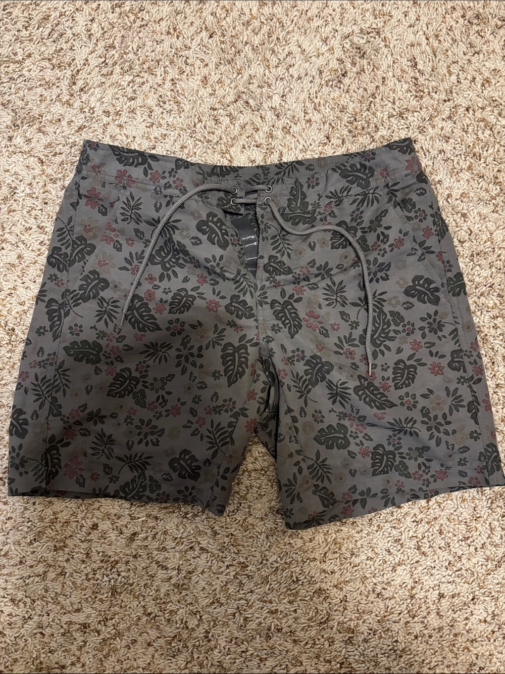 Uniqlo Gray Tropical Print Men's Hybrid Shorts